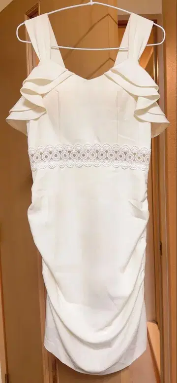화이트 프릴 타이트 드레스 캬바