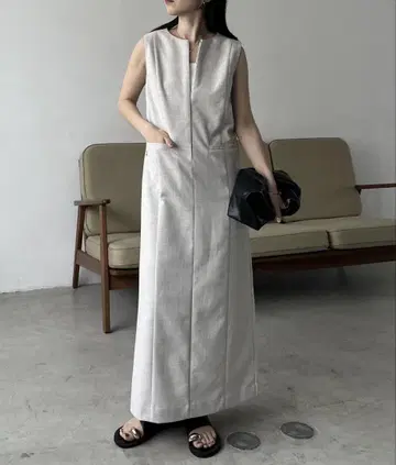 7월 9일까지 카프리 슈레마쥬 슬릿 넥 원피스 PS 라이트 베이지