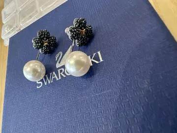 Swarovski 꽃 모양 크리스탈과 진주 귀걸이 라티샤