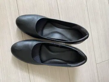 블랙 슬립온 슈즈 미디 힐