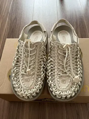KEEN 샌들