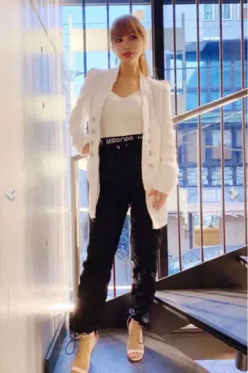 MIRROR9 블랙 쿠션 팬츠