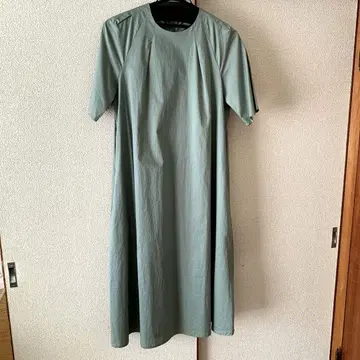 새상품 웰베크 반팔 무릎 기장 원피스