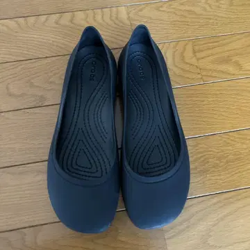 크록스 블랙 W6 사이즈 22cm