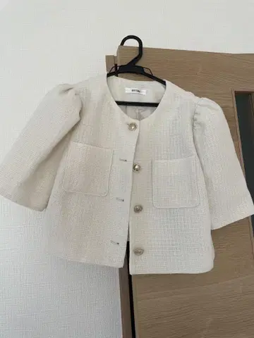 NICE CLAUP 크림색 자켓