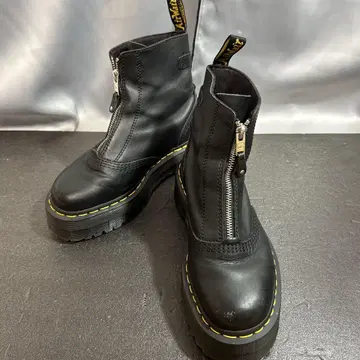새상품급 Dr.Martens JETTA 통굽 프론트 지퍼 부츠 여성용