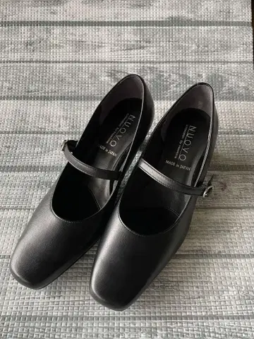 [새상품급] nuovo 23.5cm 블랙 천연 가죽 스트랩 펌프스
