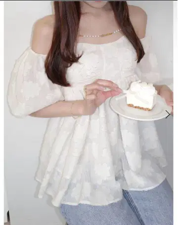 사랑의 뾰루지 자카드 펄럼 톱
