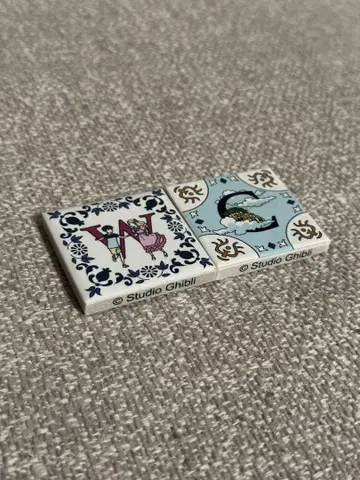 지브리 파크 알파벳 타일 WC