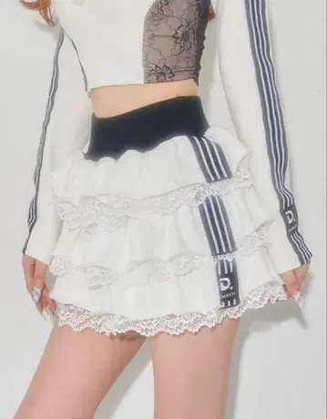 Darich 다리치 스포티 라인 프릴 미니 스커트