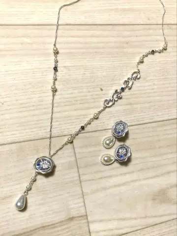 axes femme 봉랍 모티브 액세서리