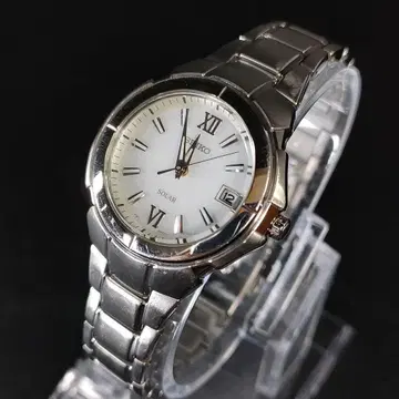 새상품급 SEIKO 세이코 V187 화이트 실버 솔라 여성용