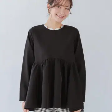 fitmore 핏모어 스캘럽 넥 페플럼 탑 블랙