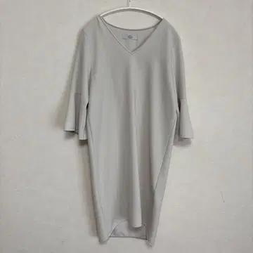 Noble V 넥 플레어 슬리브 원피스