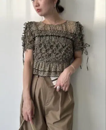 SNIDEL 랜덤 셔링 탑