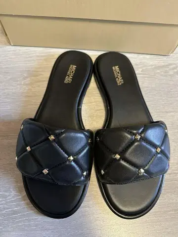 MICHAEL KORS 블랙 샌들