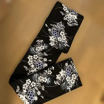 검은색 유카타
