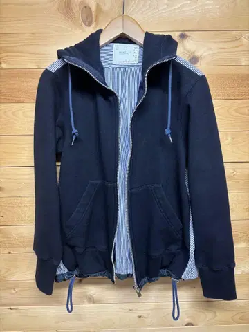 사카이 이소재 도킹 스트라이프 후드티