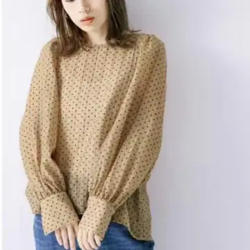 어반 리서치 써니 라벨 도트 백 리본 블라우스