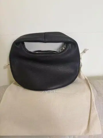 aeta 블랙 라운드 숄더 M 가죽 핸드백