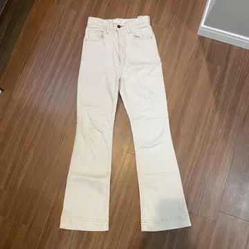 SLY JEANS 화이트 부츠 컷 데님