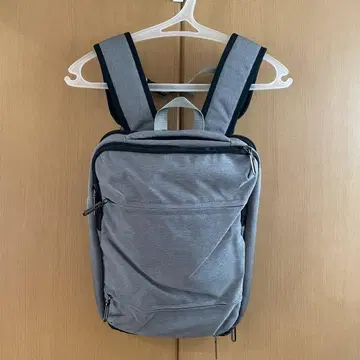 컨디션 최상 그레이 나일론 백팩