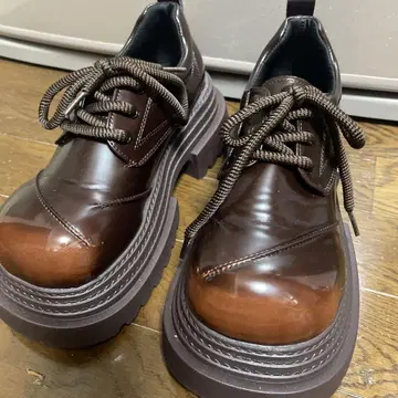 모카 브라운 통굽 캐주얼 슈즈