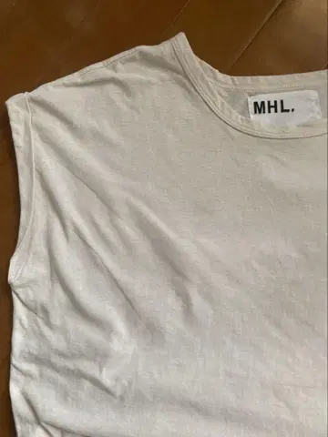 MHL. 화이트 슬리브리스 티셔츠