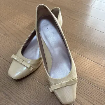 긴자 카네마츠 베이지 펌프스