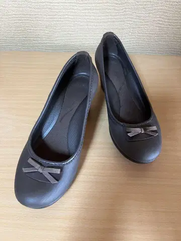 Crocs 브라운 리본 포함 웨지 힐