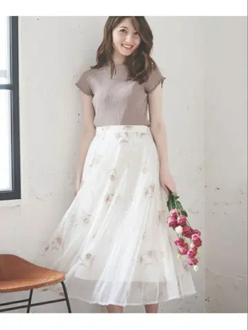 노엘라 꽃무늬 자수 샤샤 스커트