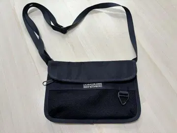 CALVIN KLEIN JEANS 네이비 사코슈