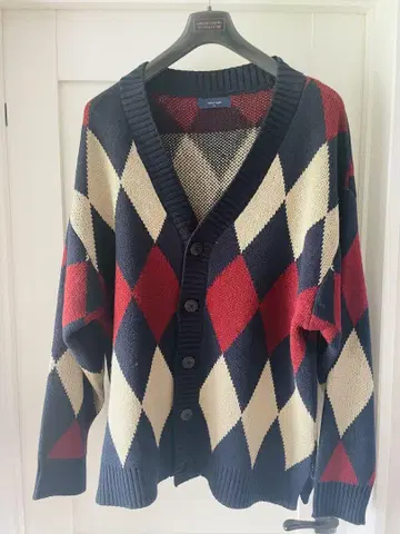 Cathy's closet 다이아몬드 패턴 가디건 L 사이즈