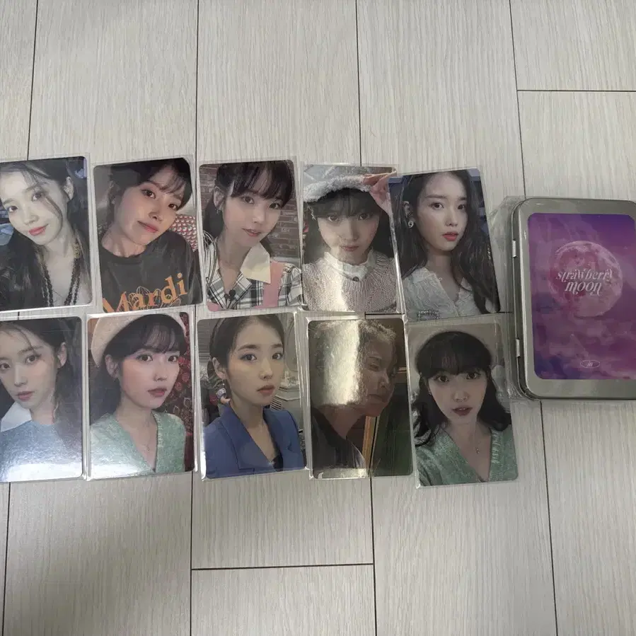 IU strawberry moon フォトカードセット　新品未開封品 IU strawberry moon PHOTO CARD SET トレカの通販 by kana's