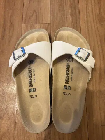 BIRKENSTOCK 화이트 샌들 39
