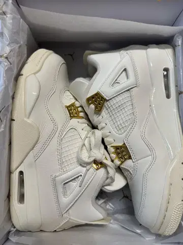 WMNS AIR JORDAN 4 RETRO 화이트&골드
