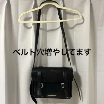 Dr.Martens 11인치 사첼백 숄더백 블랙