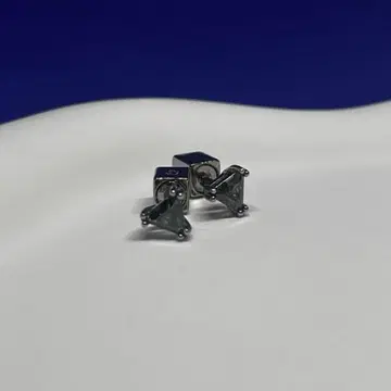 SWAROVSKI Stilla 스터드 귀걸이 블랙