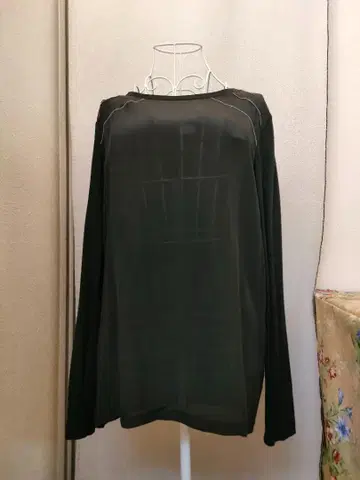마렐라 블랙 택 제거 얇은 소재 상의