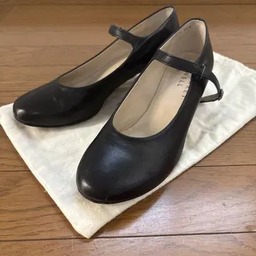 MARGARET HOWELL idea 스트랩 블랙 펌프스 23.5cm