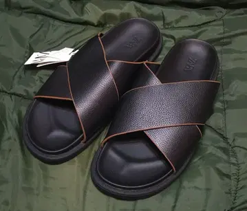 미사용 새상품 ZARA 자라 블랙 가죽 크로스 스트랩 샌들 블랙