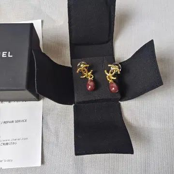 성숙한 엘레강트 메탈 귀걸이 CC 마크 펜던트