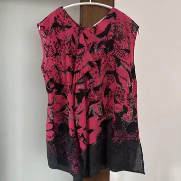 Max Mara 실크 슬리브리스 블라우스