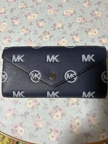 Michael Kors 네이비 로고 장지갑