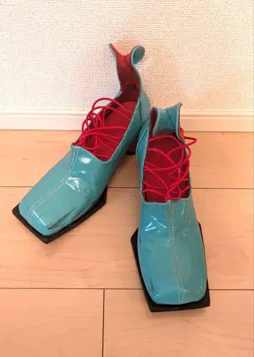스퀘어 토 레이스업 펌프스
