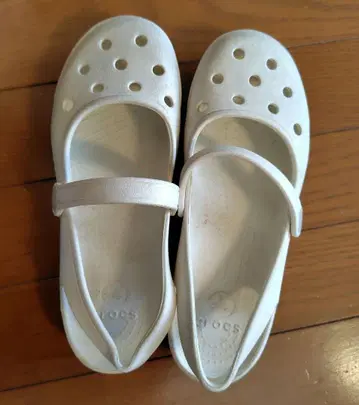 Crocs 화이트 샌들