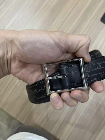 벨루티 블랙 로고 벨트