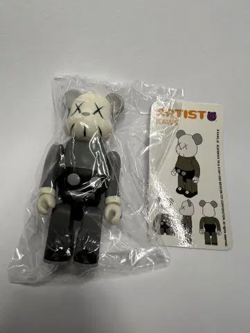 베어브릭 시리즈 4 ARTIST KAWS