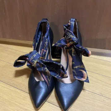 DIANA 블랙 가죽 하이힐