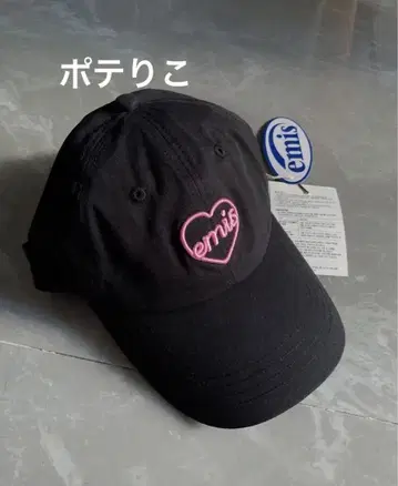 emis 하트 자수 블랙 캡
